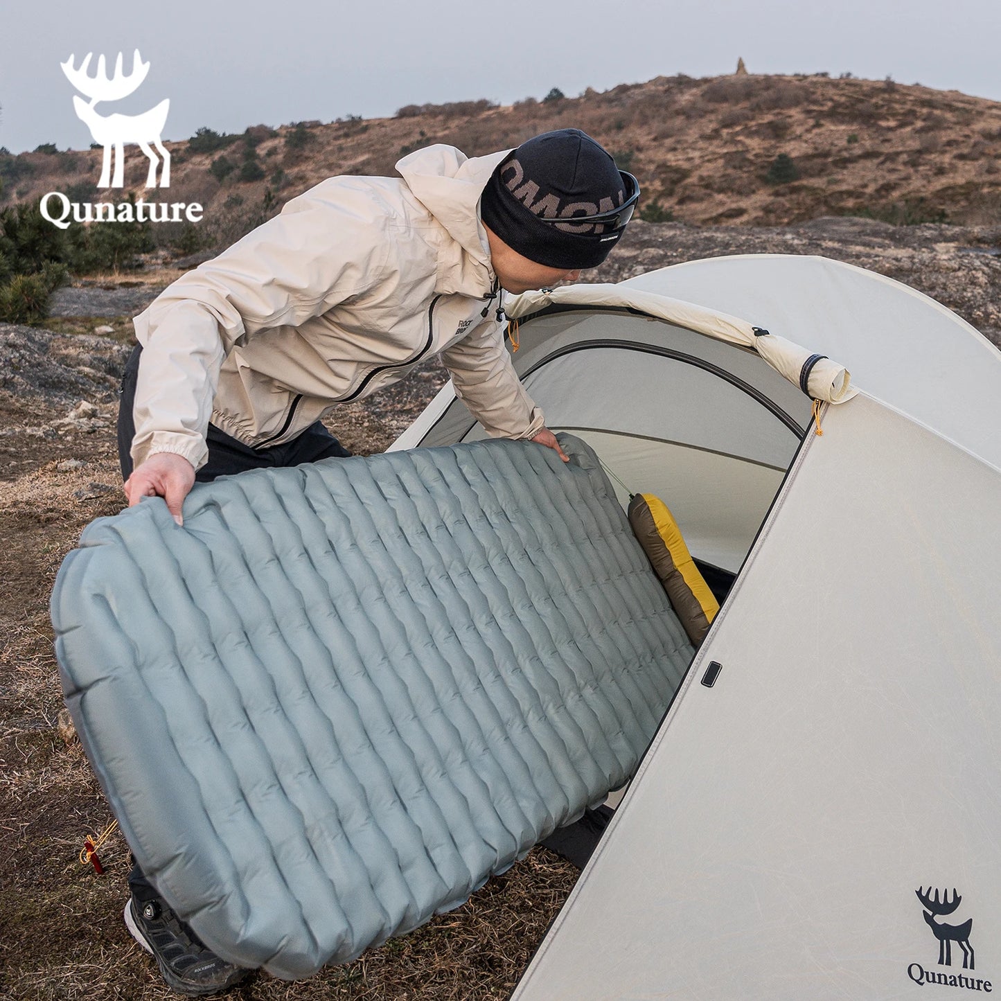 Outdoor Camping Inflatable Mattress Sleeping Pad Ultralight Waterproof.