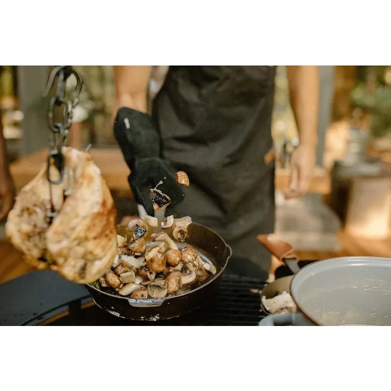 Barebones 10-Inch Cast Iron Skillet with Cast Iron Lid.