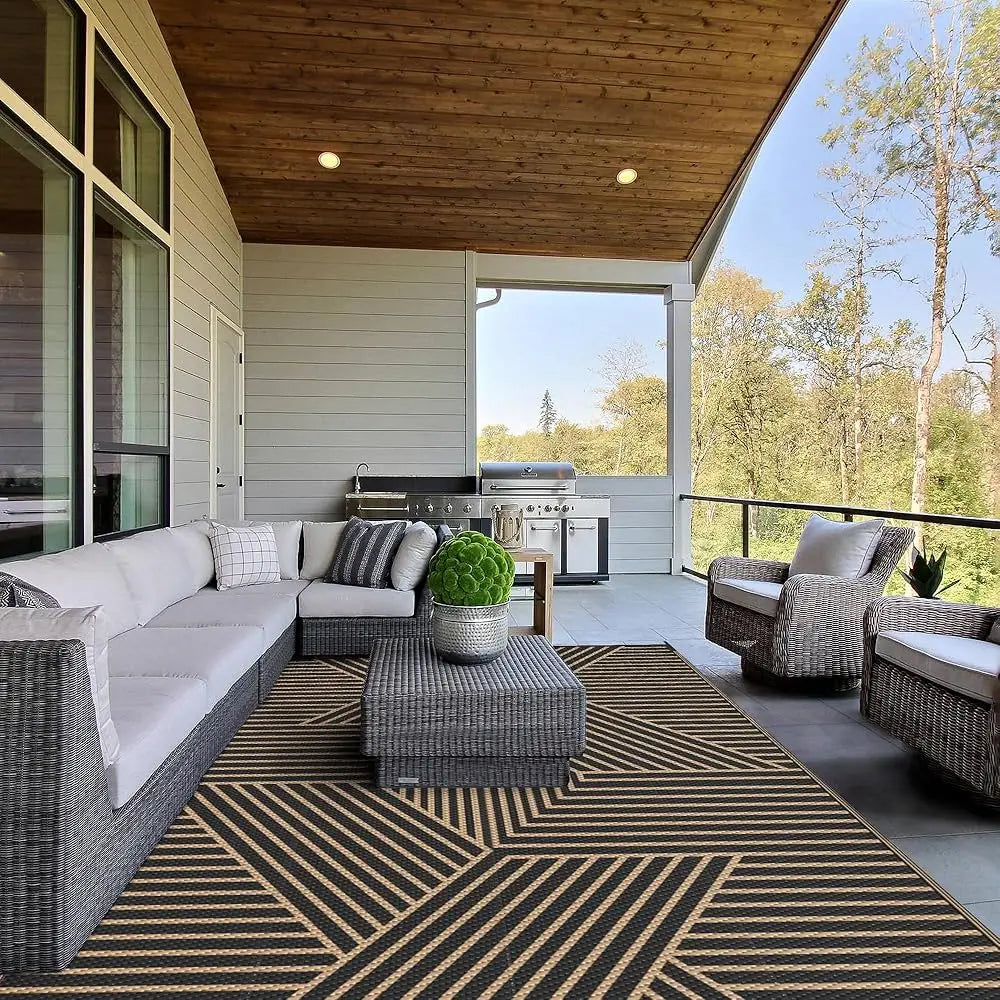 Reversible Outdoor Plastic Straw Rug, Lightweight Mat.